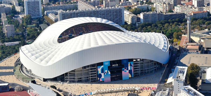 El Stade Vélodrome de Marsella cuenta con capacidad para 67,000 personas.