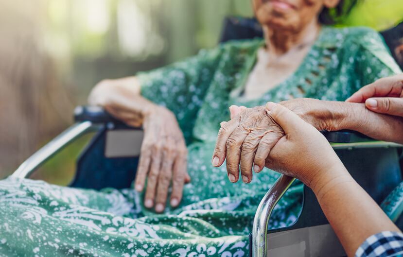 Informal caregivers -usually family members- often do not have the tools to cope with the permanent care of a relative and, in addition, they may suffer health problems when taking on this work.