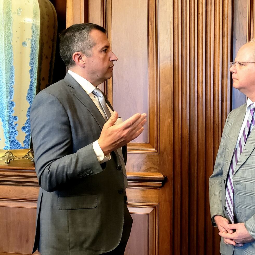 Thurman Justice (izq.), principal oficial de Triple-S, se reunió con Brett Guthrie, quien preside el subcomité de salud de la Comisión de Energía y Comercio en la Cámara de Representantes de Estados Unidos.