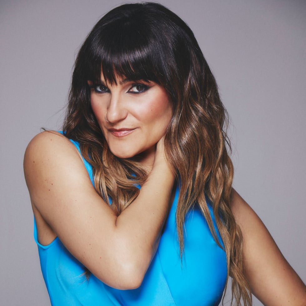 La cantante Rozalén lanzó recientemente su nuevo álbum "El abrazo".