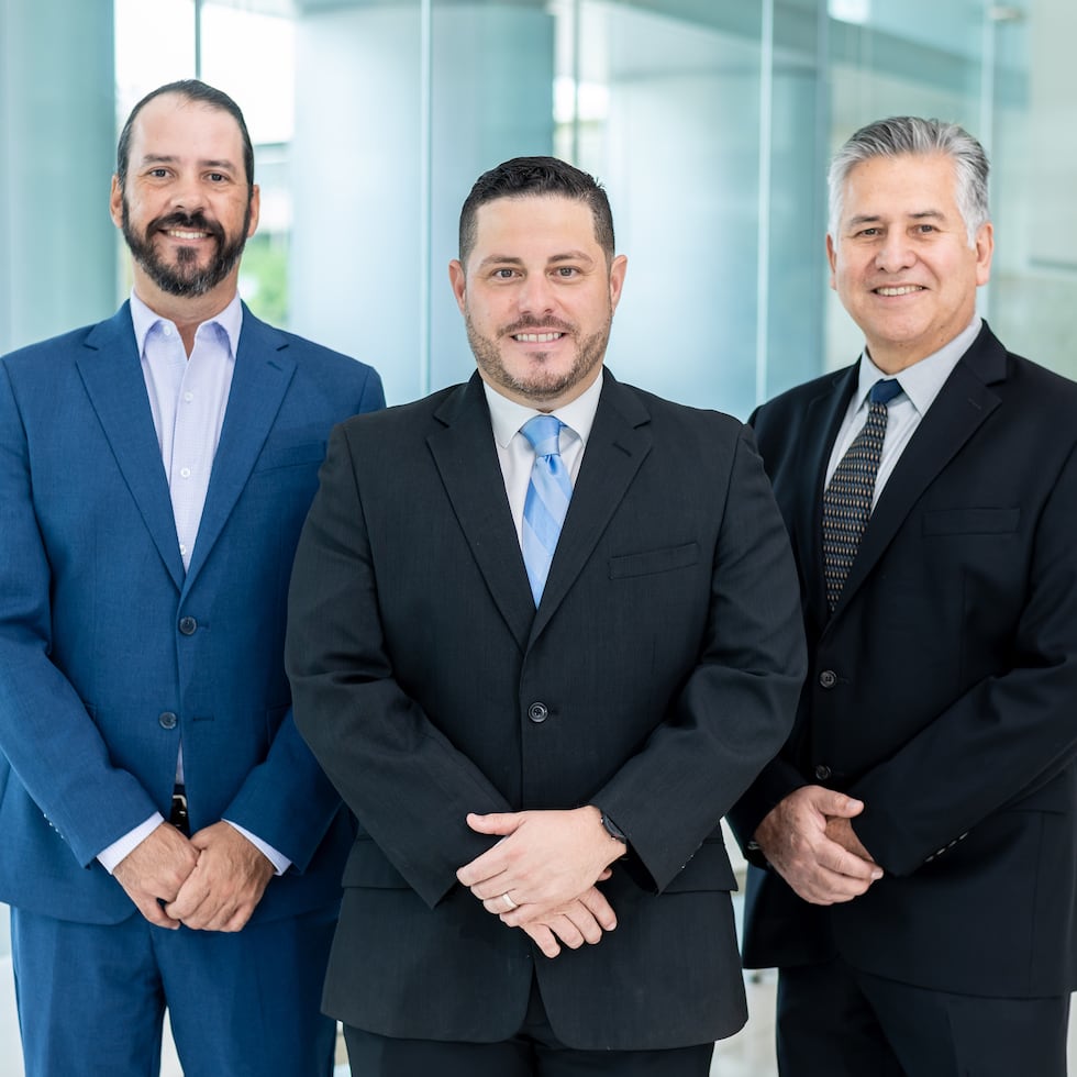 Mario Jordi Maura, director de Negocios; Eduardo Nicolau, director ejecutivo, y  Martín Montoya, director de Operaciones del Centro Molecular de la UPR.