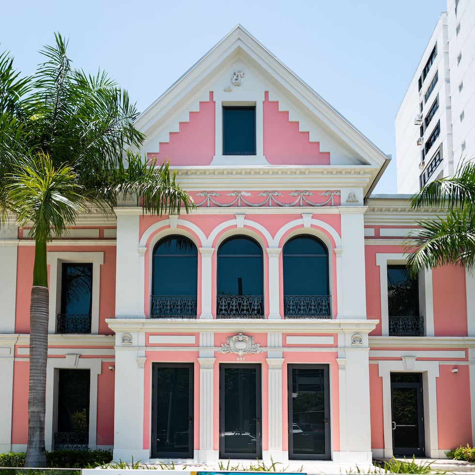 Vista de la fachada frontal de la sede del Museo de Arte y Diseño de Miramar (Madmi). La propiedad ostenta el número 607 en barrio capitalino que se considera entre las zonas de valor histórico arquitectónico en Puerto Rico.