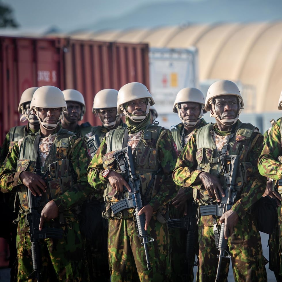 La llegada de soldados de Kenia no ha podido evitar que gangas criminales sigan con sus actos de violencia y tomen el control de una zona al sur de la capital.
