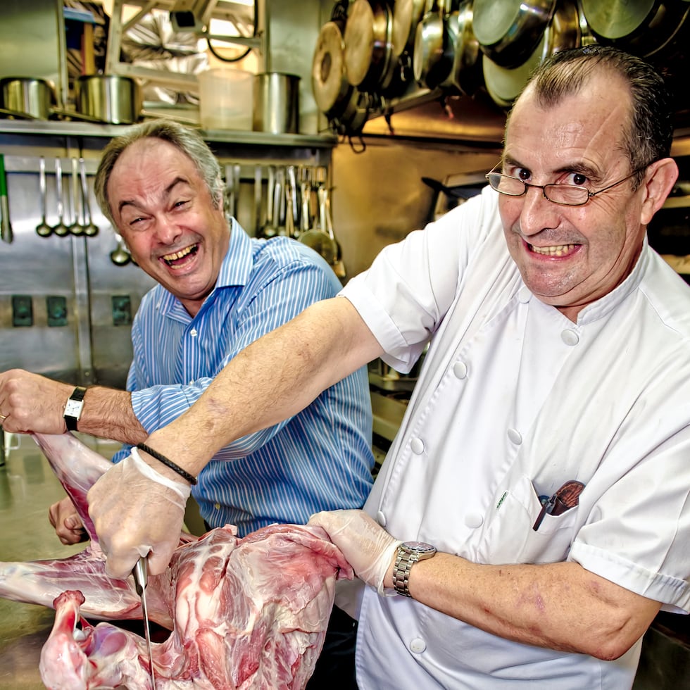2011: Los Rey son una mancuerna tan ajustada que han logrado, por 41 años, mantener el Restaurante Compostela como uno de los lugares símbolo del buen comer.