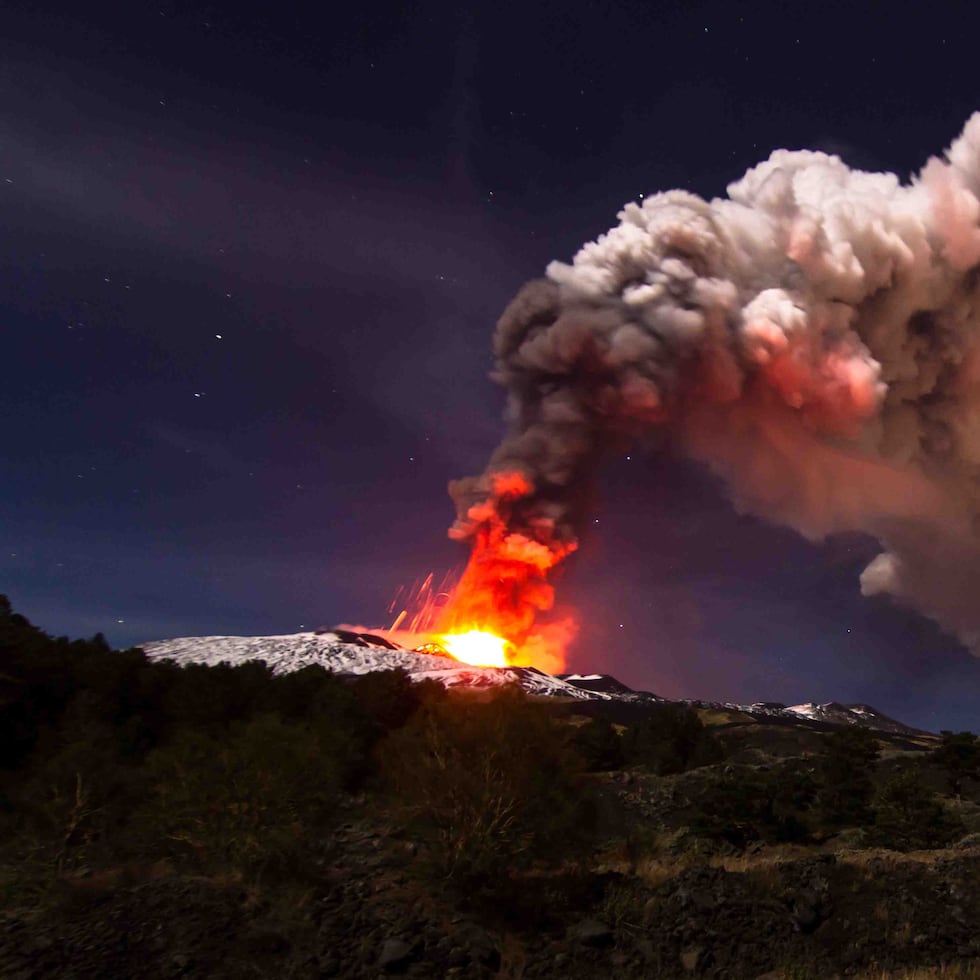 Protección Civil alertó que en el volcán Etna “persiste una situación de mayor desequilibrio” que “es independiente de las fenomenologías volcánicas a nivel local, con variaciones frecuentes”, en Sicilia.