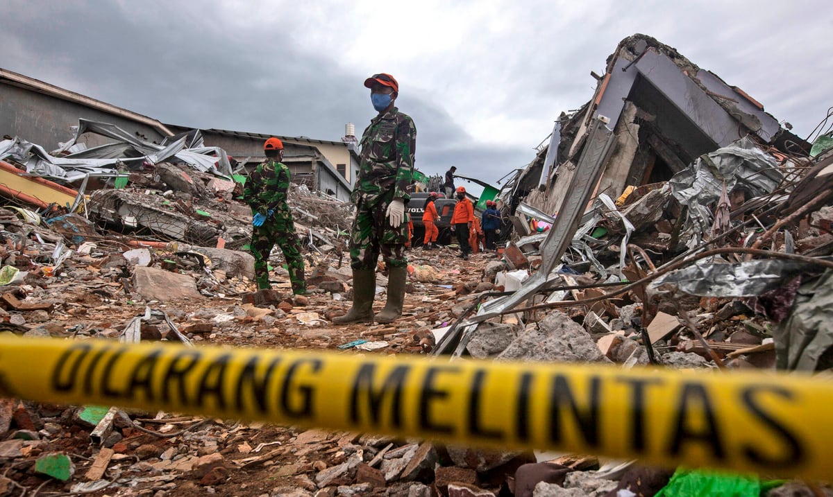 A magnitude 6.2 earthquake kills at least 46 people in Indonesia