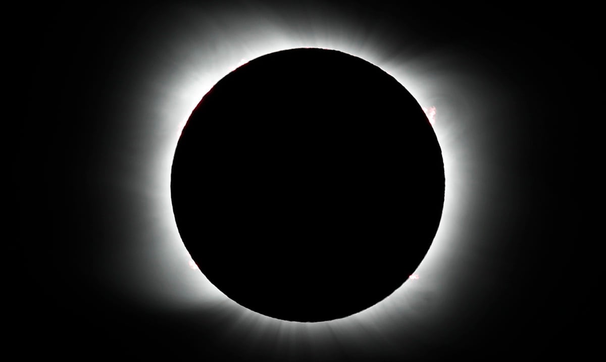 Miles observan en Chile el único eclipse solar total del año El Nuevo Día
