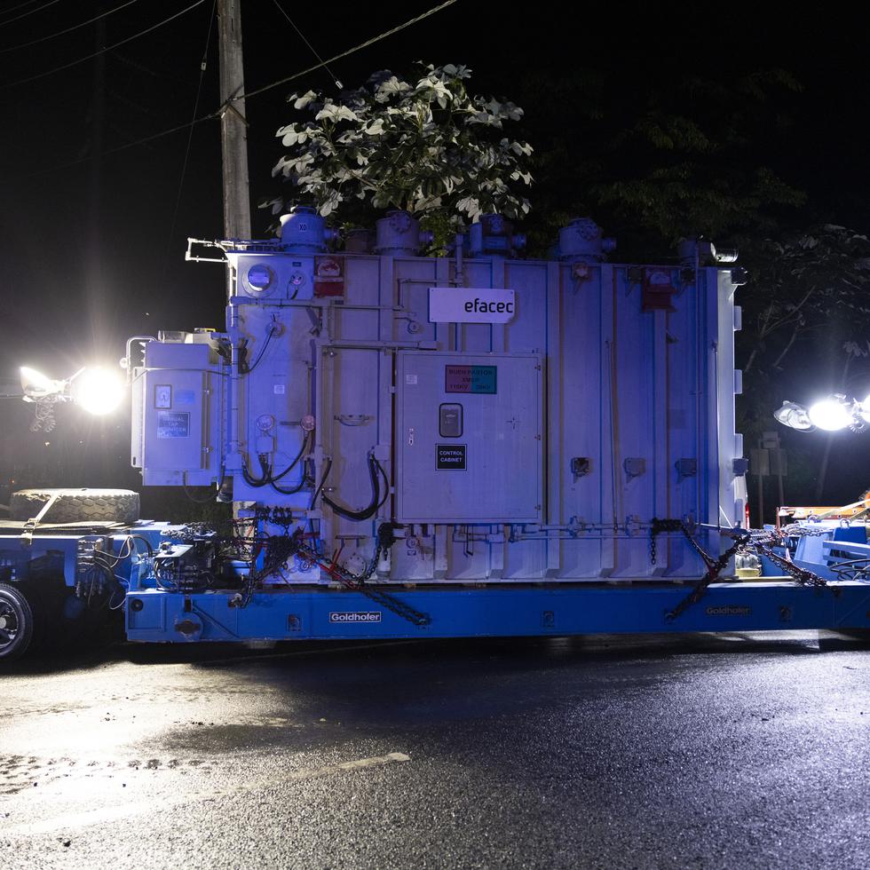 Tras varias semanas de espera, el traslado del megatransformador de electricidad que sustituirá la unidad que se averió a principios de junio en Santa Isabel finalmente inició en horas de la noche del miércoles. 
